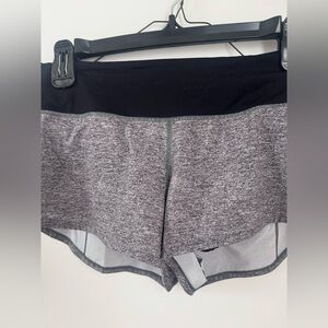 LuluLemon speed up 2.5 size 6 Gray and Black Athletic Shorts